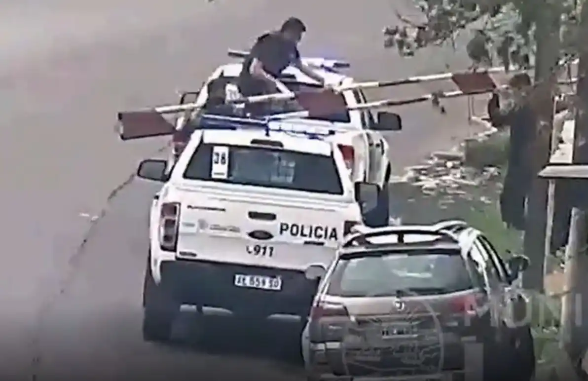 ¿Qué más se van a robar?: En La Plata detuvieron a un ladrón que se llevaba una barrera del tren
