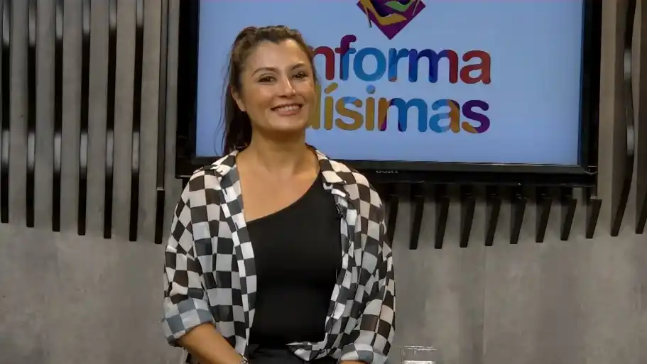 Participó en el backstage del nuevo videoclip de "Sin Bandera"