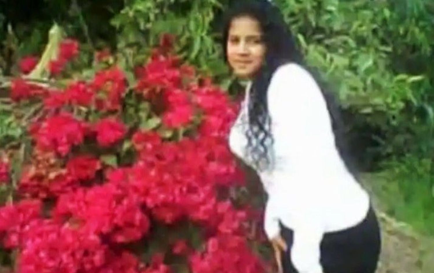 Discutió con su pareja, la golpeó y la quemó viva: vecinos intentaron ayudarla sin éxito