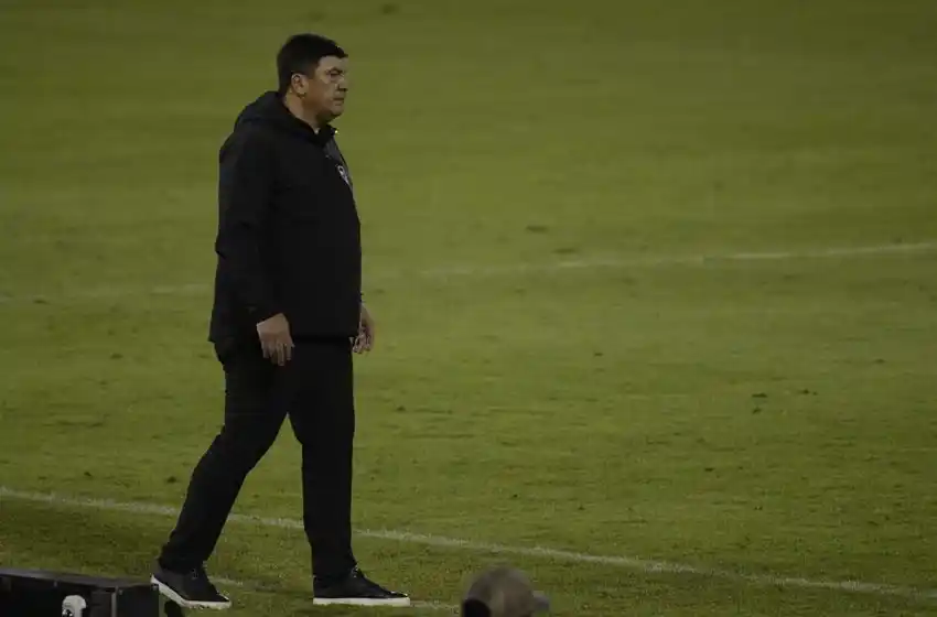 Mono Burgos: «La derrota es dolorosa, estoy fuerte en mi cargo y hay que reponerse»