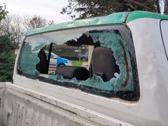 Rompieron el vidrio de un móvil de inspección a piedrazos