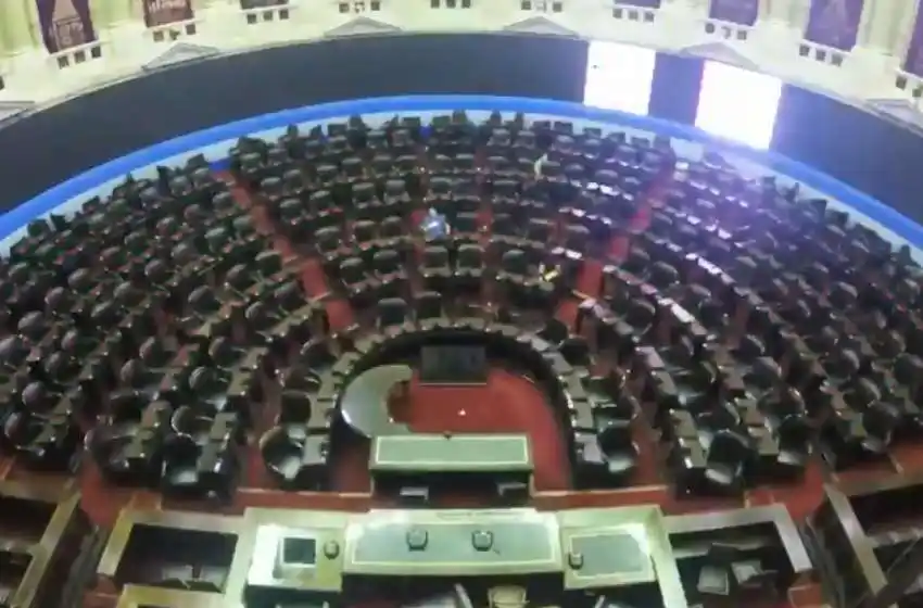 Polémica por la instalación de una pantalla gigante para las sesiones virtuales en Diputados