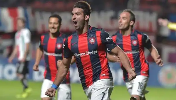 San Lorenzo volvió a brillar y sacó una buena ventaja sobre Palestino