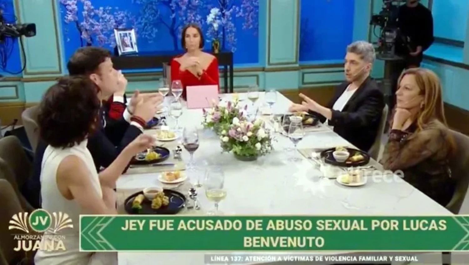 Fuerte cruce de Jey Mammón y Valeria Sampedro en la mesa de Juana Viale