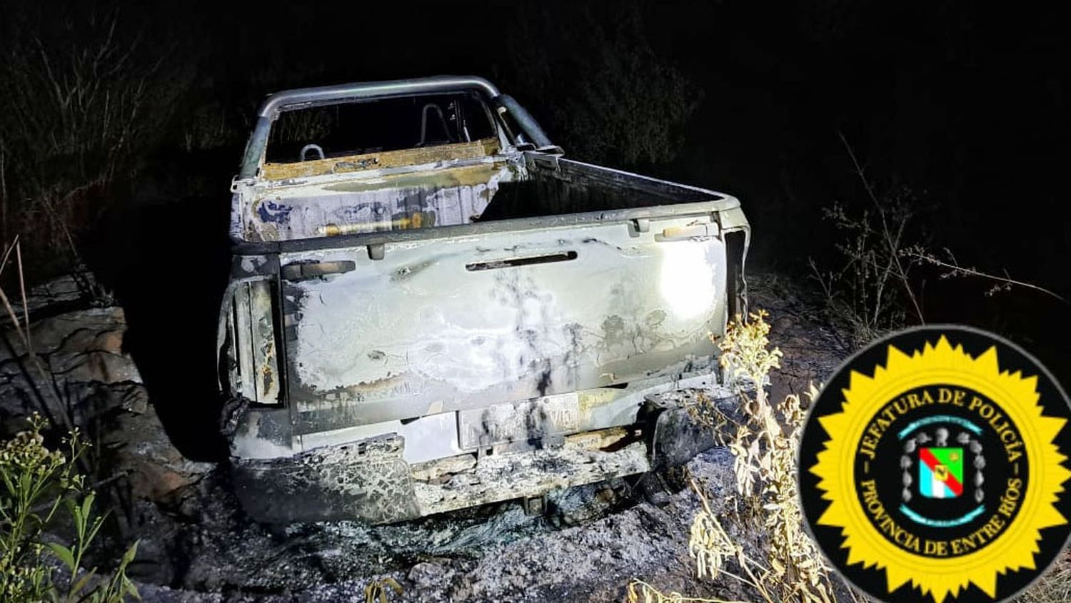 Lo invitaron a pescar y le robaron la camioneta: lo ataron a un árbol y huyeron con su vehículo