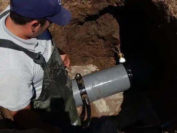 Obras Sanitarias descubrió conexiones clandestinas en la red de agua que abastece a La Elena