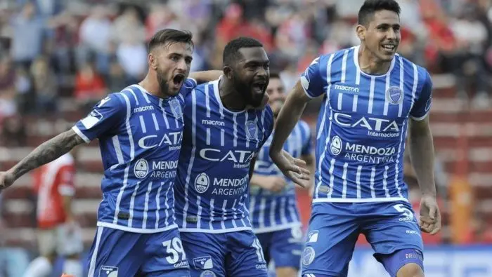 Godoy Cruz ganó y alcanzó a Boca