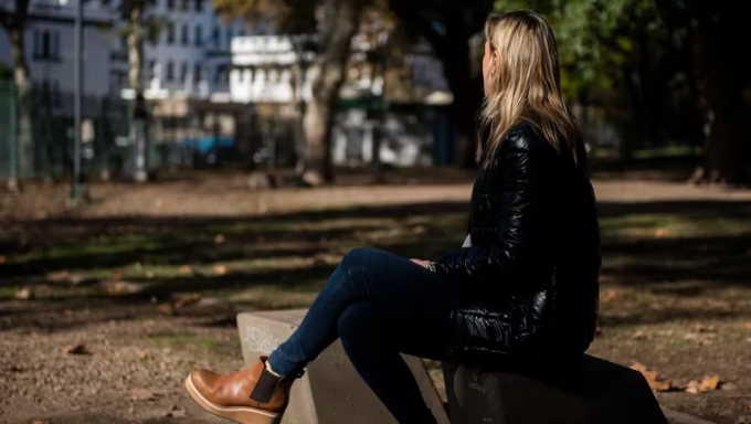 Es médica, se puso implantes mamarios y su vida se convirtió en una pesadilla