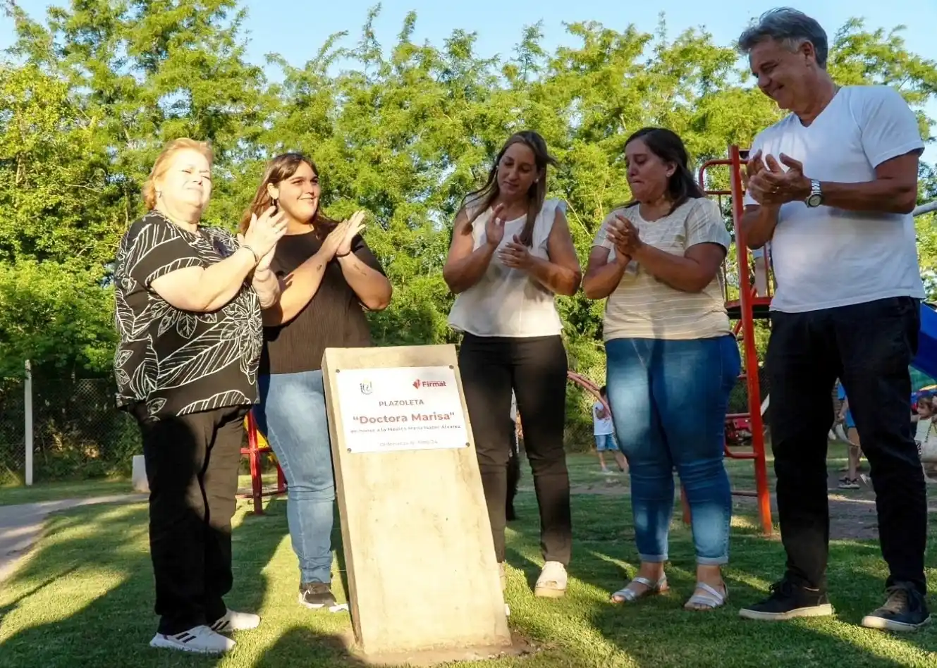 El recuerdo de María Isabel Álvarez quedó inmortalizado en el espacio verde de España entre Ovidio Lagos y Ascasubi. Foto: Gentileza.