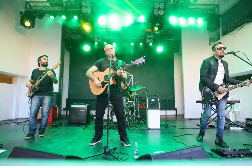 El talento marplatense de Van por Paris se presentó en Espacio Clarín