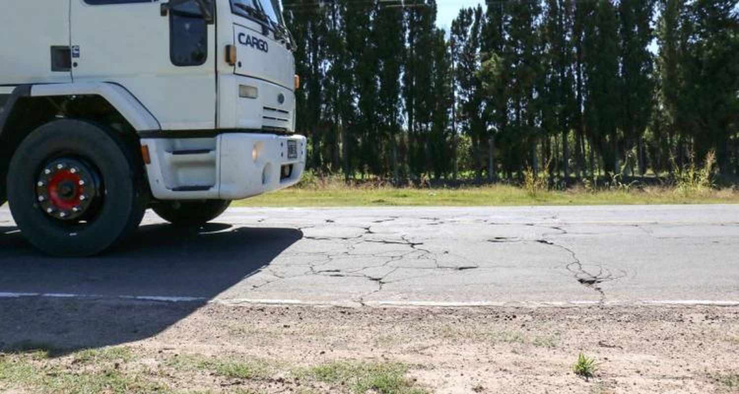 El anuncio del pavimento de 1001 y 191 chocó con el control de las cargas areneras