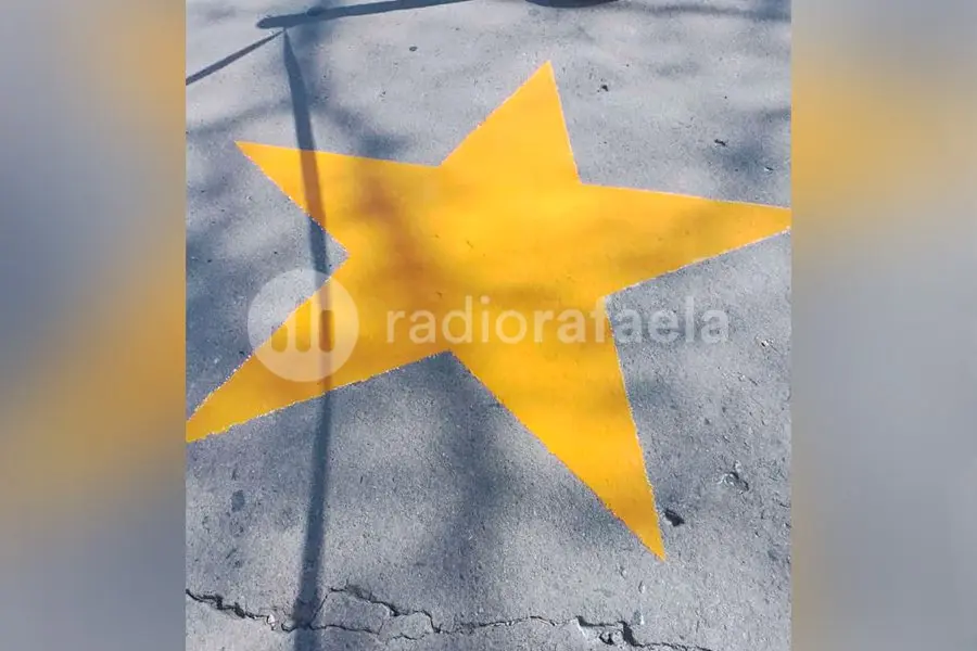 Una estrella amarilla fue pintada en Rafaela en memoria de una persona que perdió la vida en un accidente de tránsito