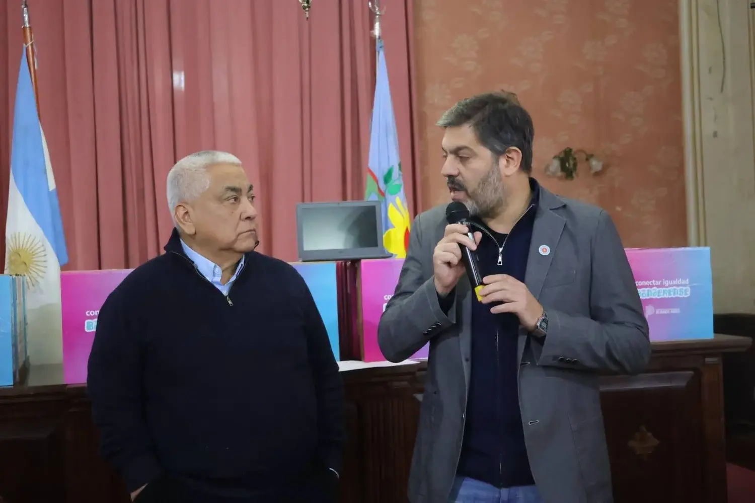 Bianco y Salazar, en el Salón Dorado de la Municipalidad de San Pedro.