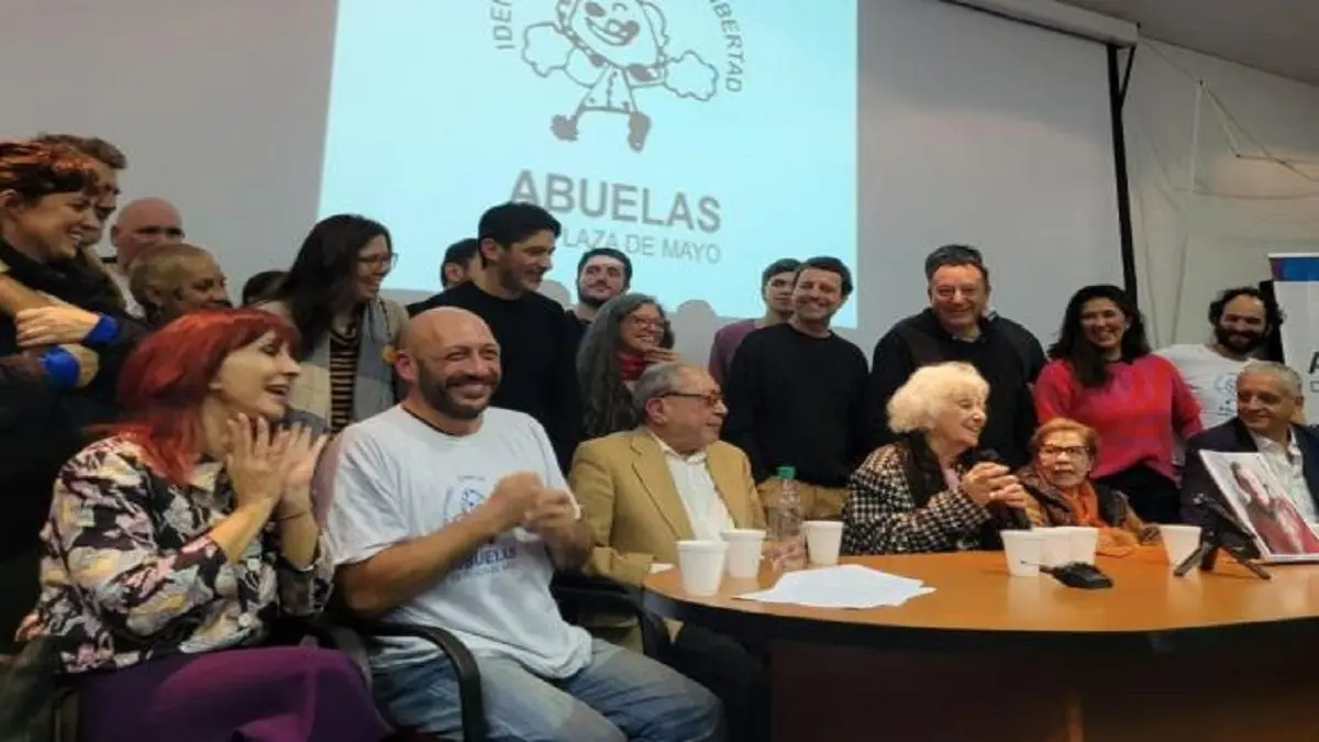 ¡AÚN FALTAN UNOS 300 BEBÉS! Abuelas de la Plaza de Mayo consiguen a otro nieto raptado por la dictadura en Argentina