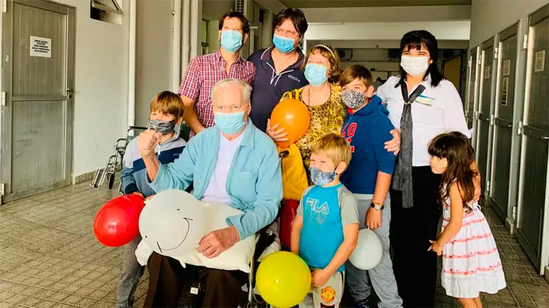 Dieron el alta a un médico de 73 años que pasó 85 días en terapia por Covid