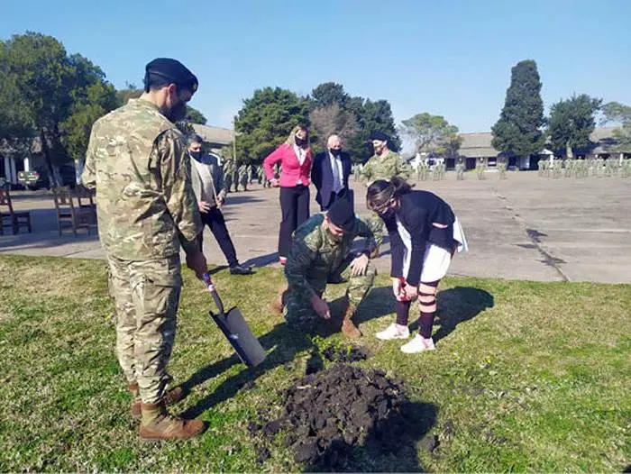 CARU entregó 250 árboles nativos en Rosario del Tala