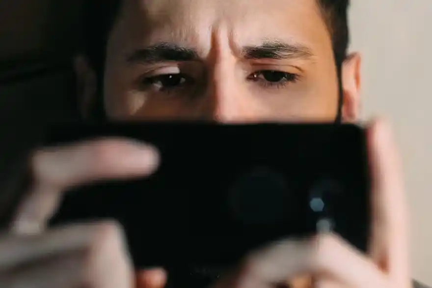 Investigadoras descubrieron los sesgos de las inteligencias artificiales en Latinoamérica Golubovy - Shutterstock