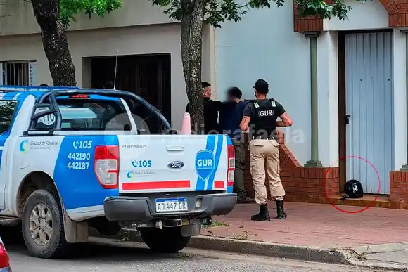Muy violento, atacó a piedrazos un móvil de la GUR mientras era interrogado