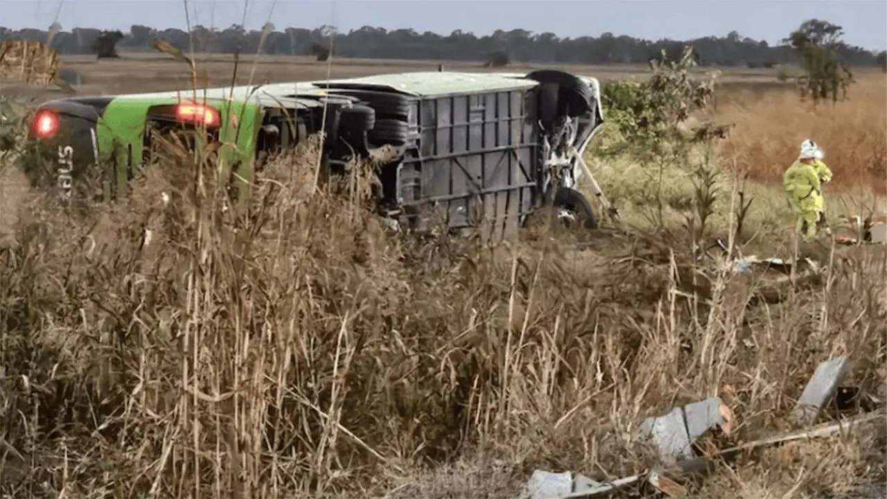 Tragedia en Australia: una joven rosarina murió tras el vuelco de un colectivo