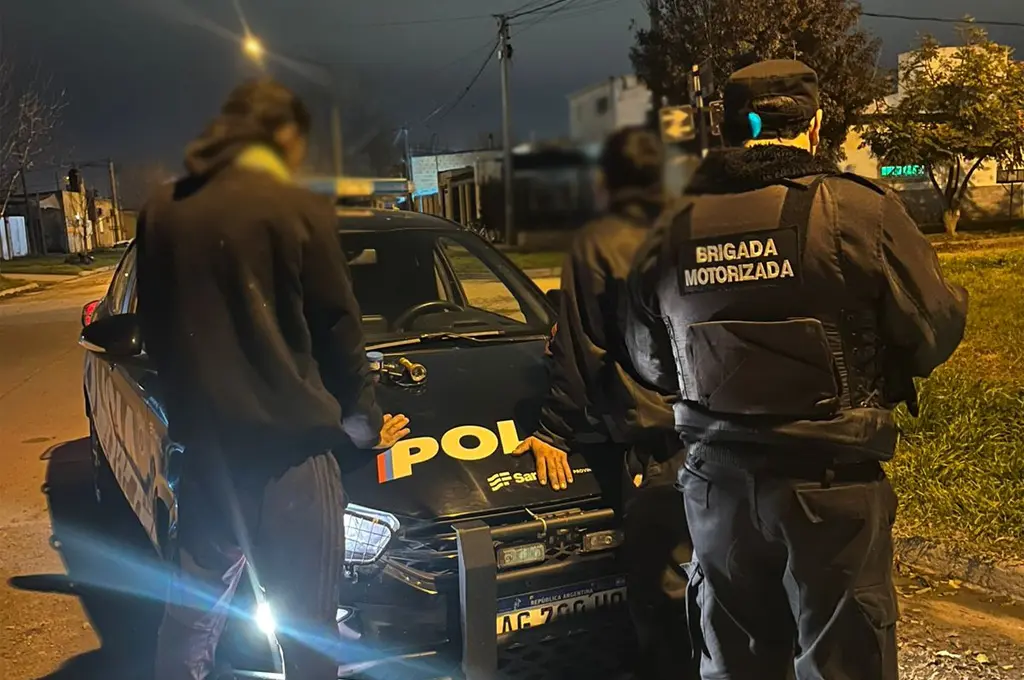 Fuerte despliegue policial conjunto en cinco barrios de Rafaela con trasladados y una moto retenida