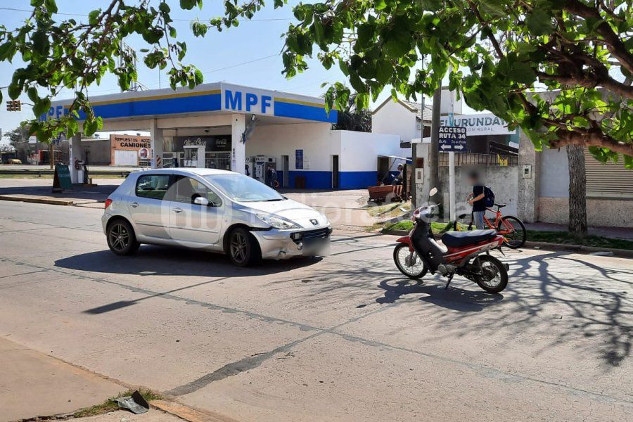 Accidente y tránsito cortado en Av. Ernesto Salva, a metros de Ruta Nacional 34