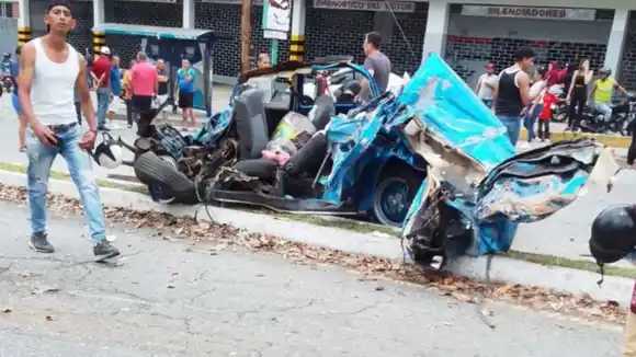 APARATOSO ACCIDENTE EN MÉRIDA cobra la vida de 6 personas y deja varios heridos