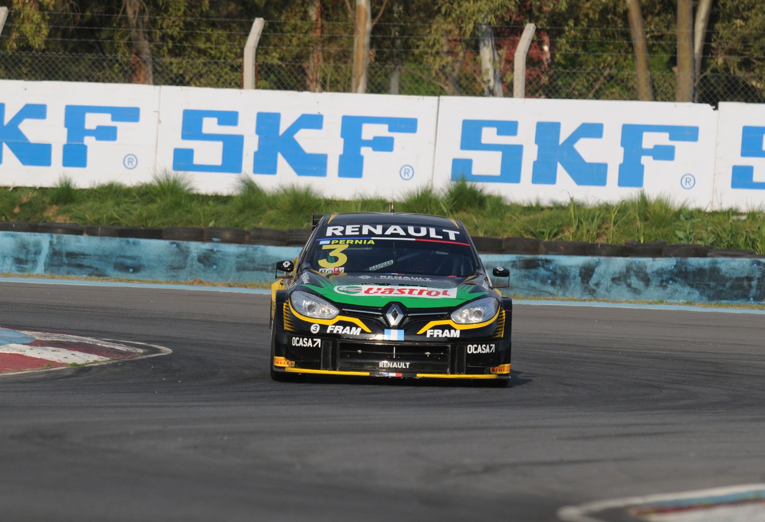 FOTO SÚPER TC2000 Pernía, girando en Rosario.