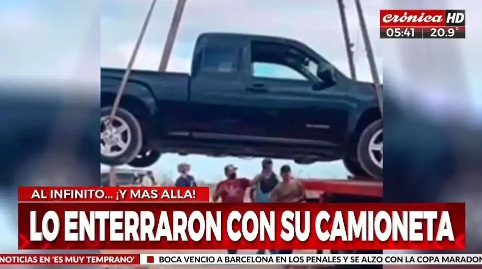 Le cumplieron su último deseo... ¡y lo enterraron con su camioneta!