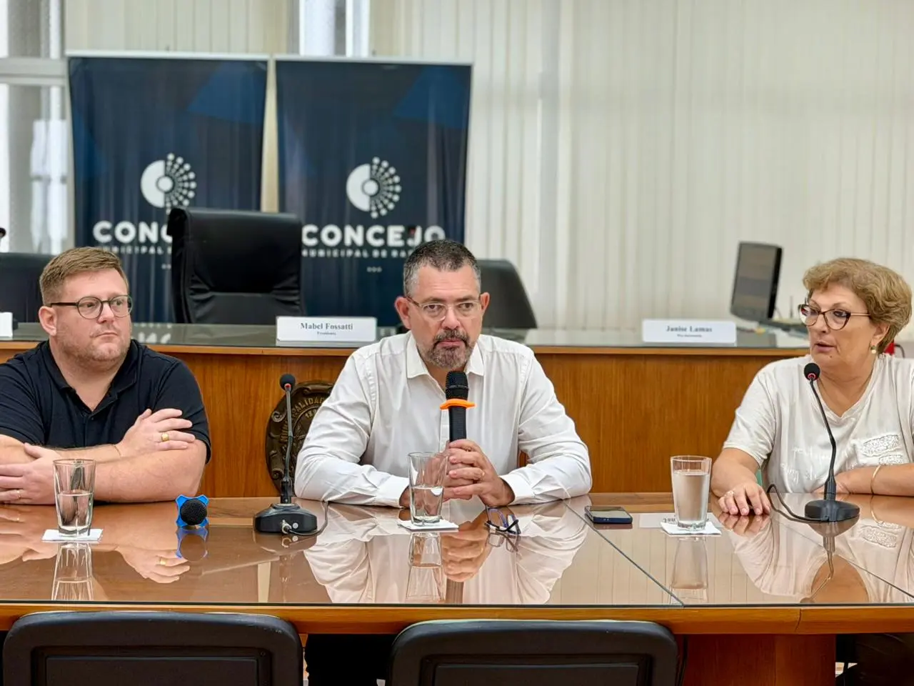 Funcionarios de Viotti se hicieron presentes en el Concejo