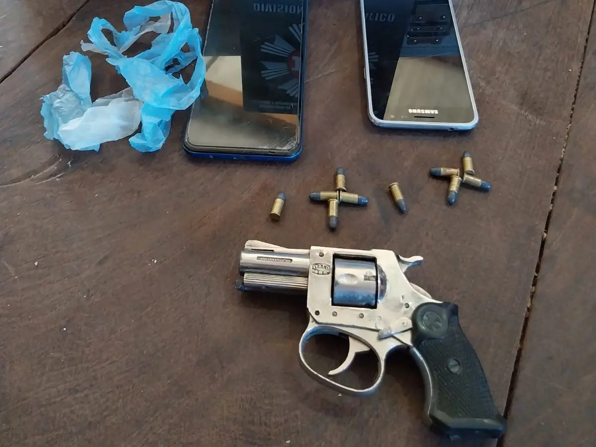 Allanaron una casa por microtráfico a pocos kilómetros de Rafaela: hallaron drogas, dinero y un arma de fuego