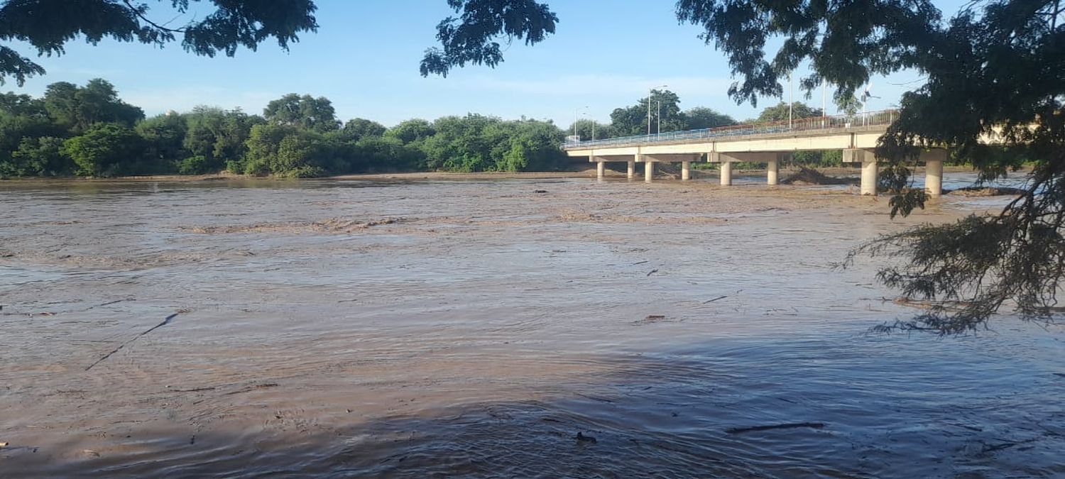 El Gobierno provincial sigue de cerca la crecida del río Pilcomayo y trabaja en brindar asistencia social a afectados