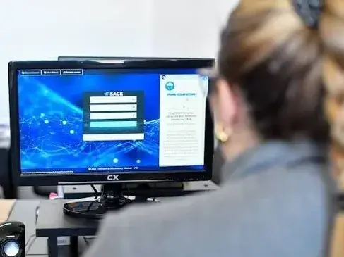 La caída del SAGE demora trámites docentes y Agmer reclama una solución urgente