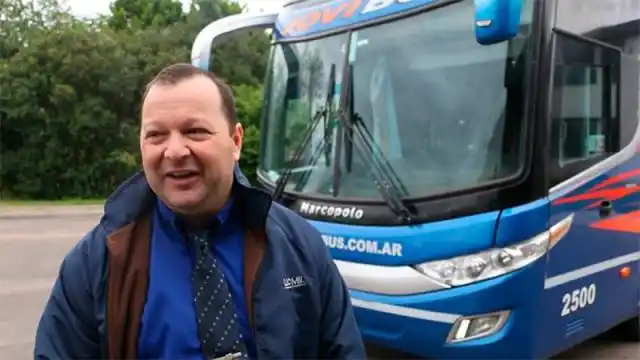Colectivero salvó a un bebé que se estaba ahogando