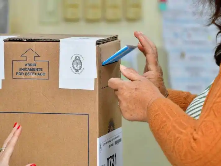 A pesar del crecimiento de la LLA, el FdV se 
impuso en todos los departamentos de la provincia