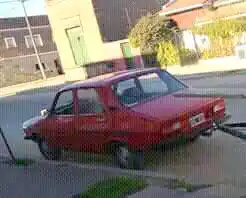 Roban un auto y lo abandonan