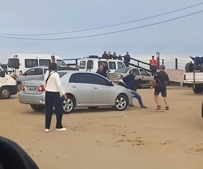 Villa Gesell: un turista terminó a las trompadas con un trapito que le pedía $ 20.000 para estacionar (Video)