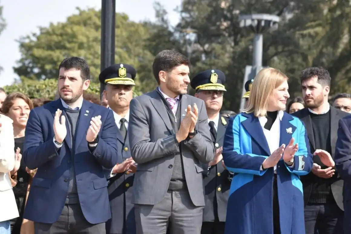 El gobernador junto al intendente de Venado Tuerto.