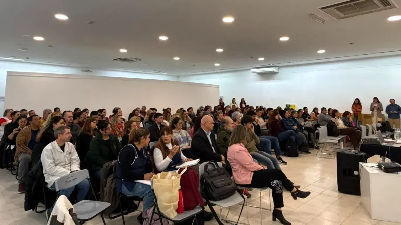 Docentes y estudiantes participaron de una jornada sobre el nuevo diseño curricular en Rafaela