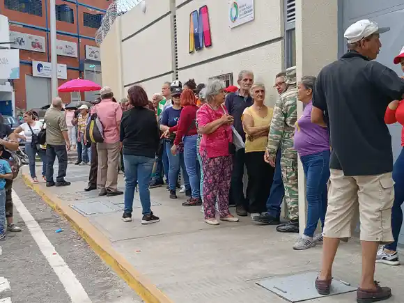 ¡Qué bello el pueblo de toda Venezuela movilizados en los centros electorales!, destaca Maduro (+Videos)