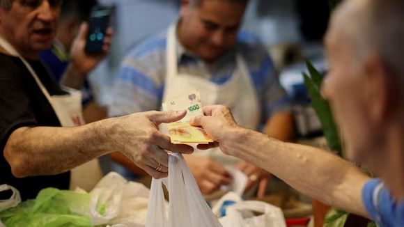 El consumo masivo cayó 5,4% en marzo y ya suma 16 meses consecutivos en rojo