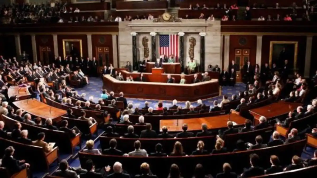 ¡HASTA REPUBLICANOS PIDEN CONTROLARLO! Senadores de EE.UU. buscan limitar el poder arancelario de Trump