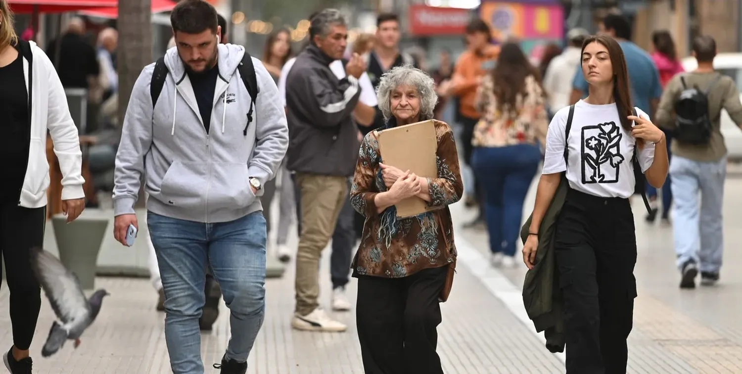 Se relaciona al “veranito de San Juan” con un período en que las temperatura ascienden más de lo habitual, donde ingresa una masa de aire cálido y húmedo que interrumpe los días fríos.