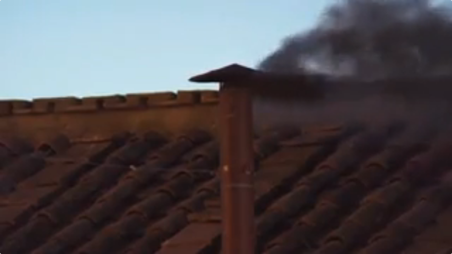 No hubo acuerdo en la primera votación para elegir al nuevo Papa y hubo humo negro en el Vaticano.