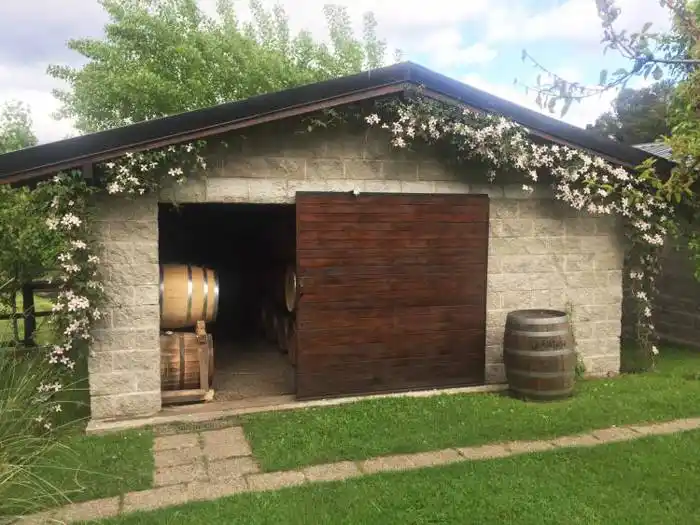 Néstor y Lila crearon la primera destilería de whisky de malta del país