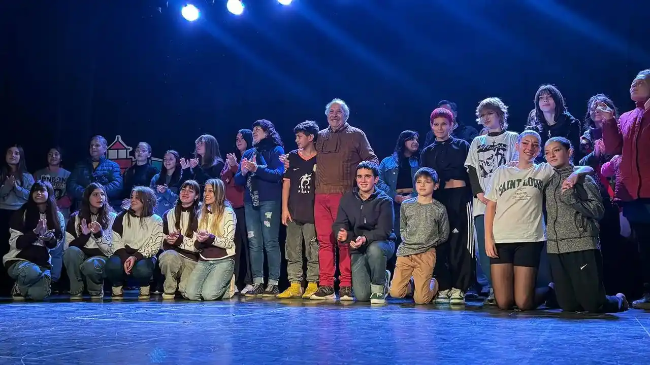 Edición 2025. La etapa cultural reunió a participantes locales en distintas expresiones artísticas