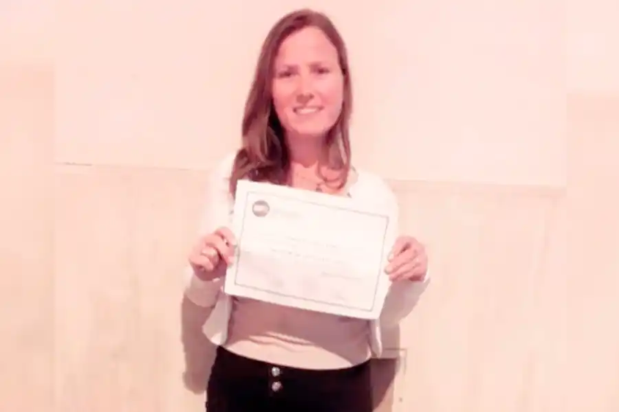 El trabajo y dedicación de una joven maestra jardinera rural fue reconocido por la Cámara de Diputados de la provincia