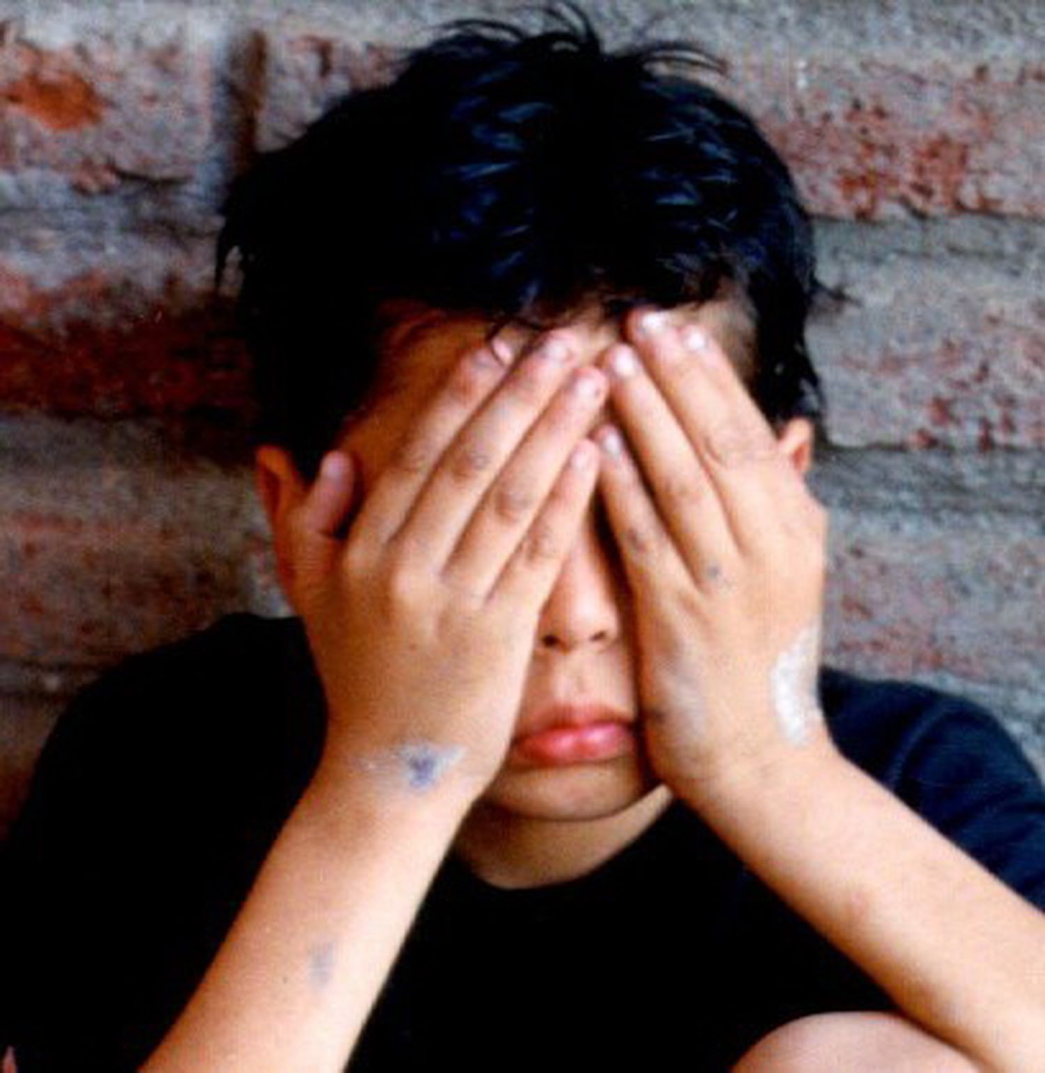 Piden 19 años de prisión para un hombre que abusó de su hijo y del hijo de su pareja