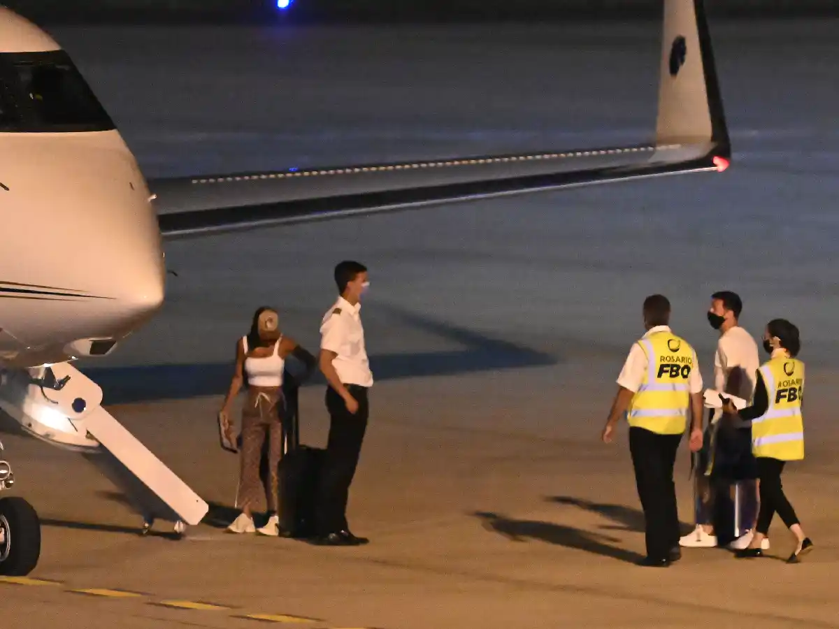 Messi viajó rumbo a Francia