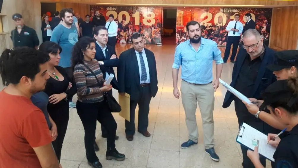 Allanaron el teatro donde se accidentó Denis