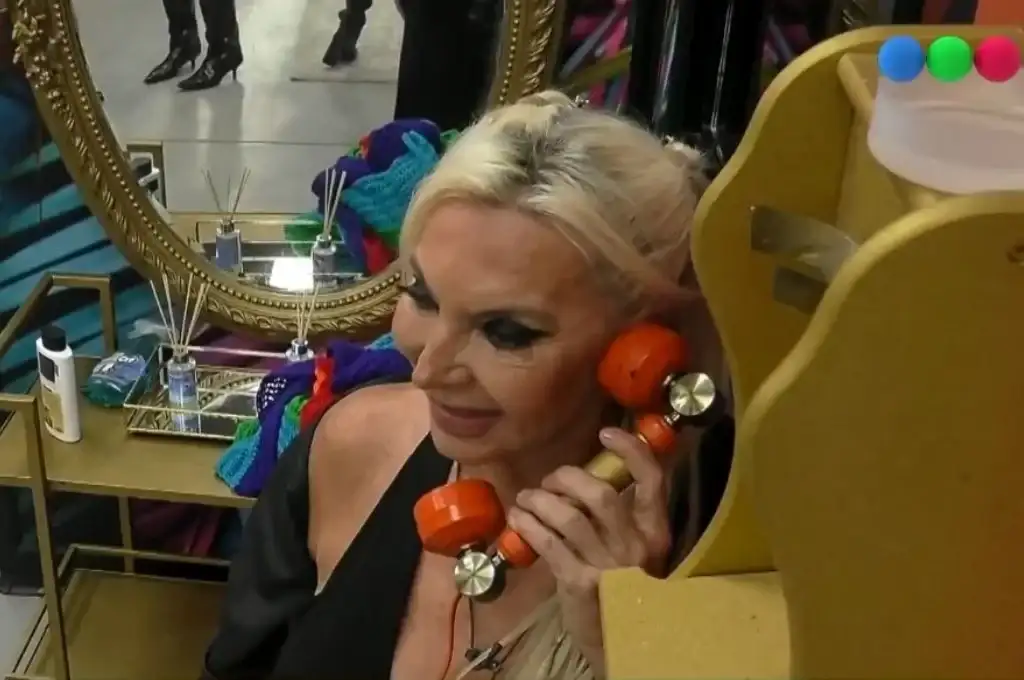 Yanina Zilli atendió el teléfono dorado